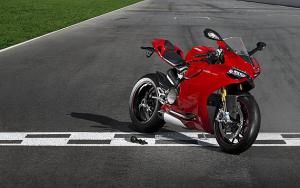 Image attache: 2012-Ducati-Panigale-1199-S-10.jpg